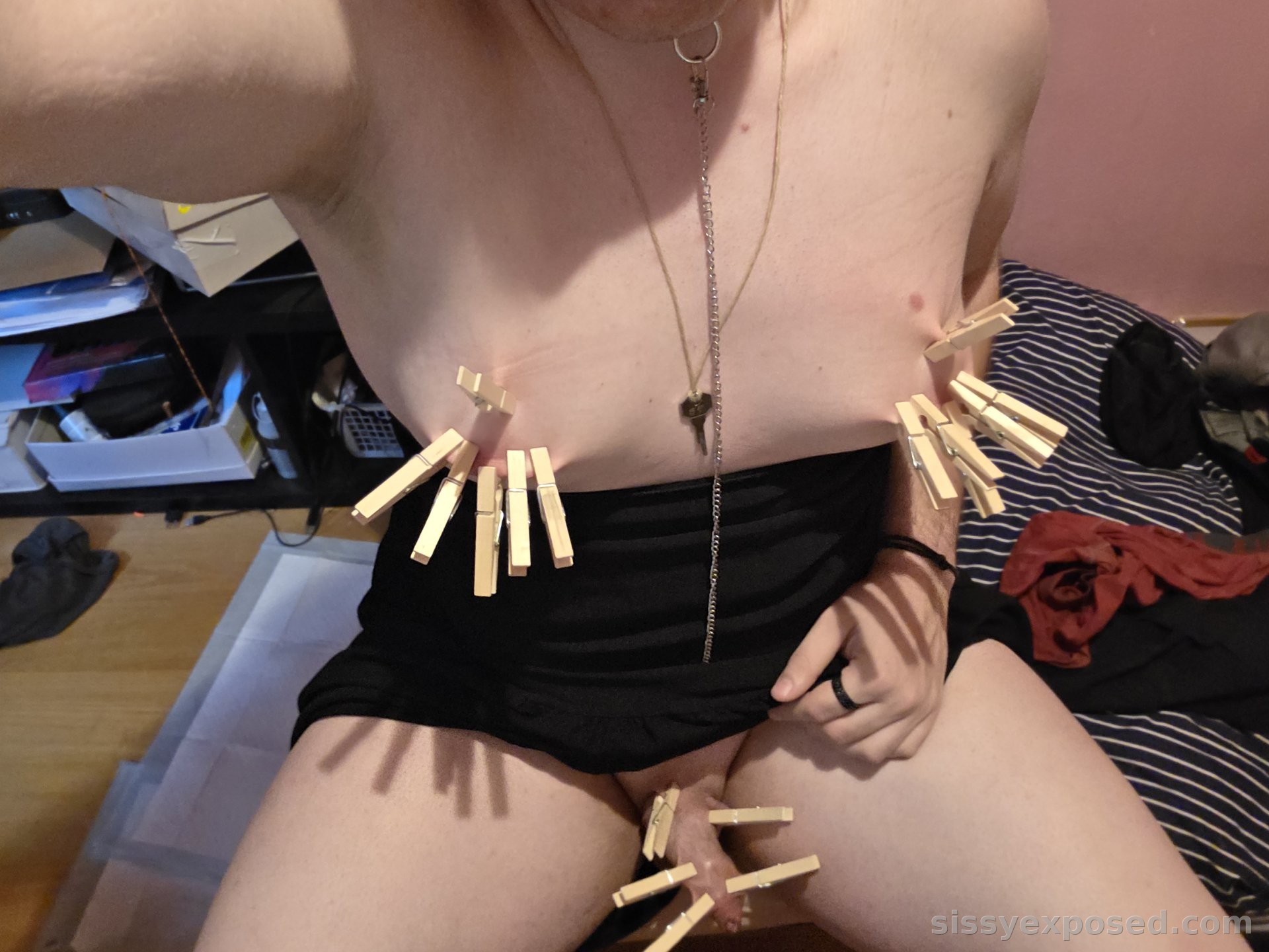 Sissy loves the pain~