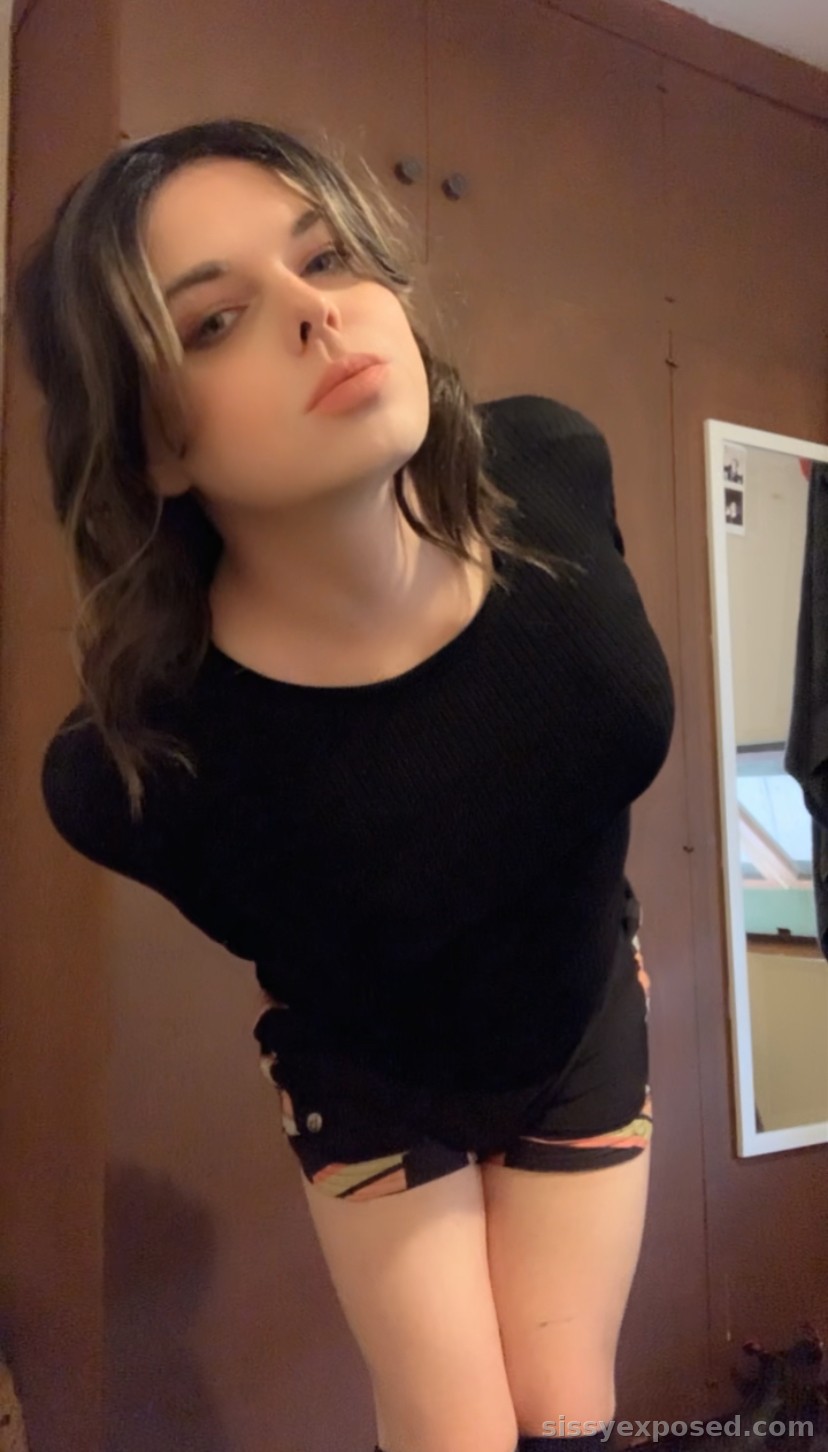 Sissy Lauren Kaitlyn strips naked