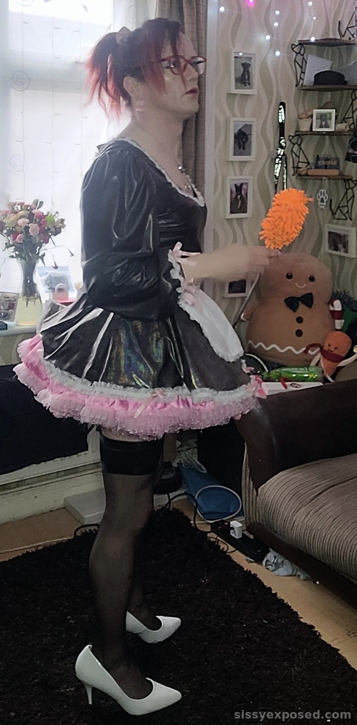 Cleaning sissy maid