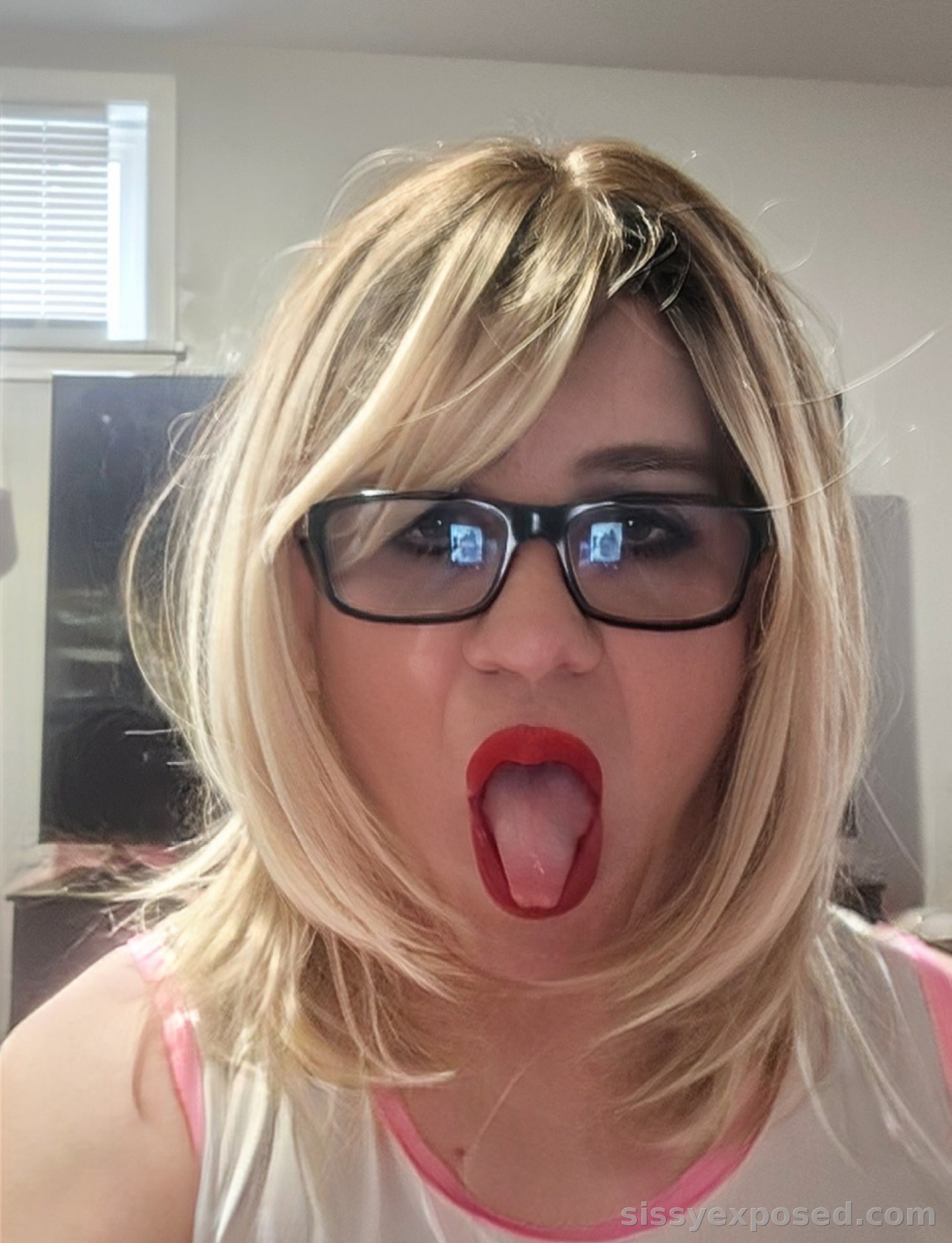 Toni loves the sissy lifestyle