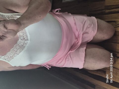 Closet crossdresser testing the waters