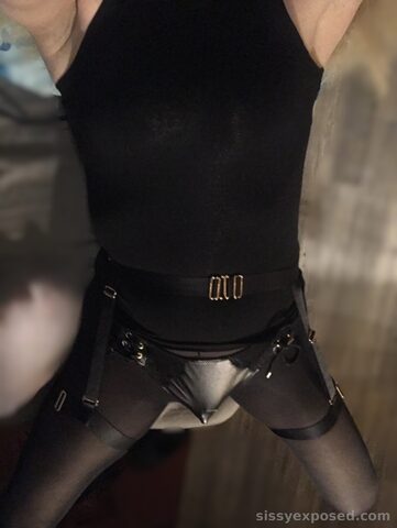 Lola Saddnes and pantyhose