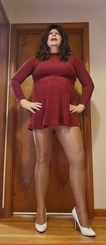 Sissy Samantha obsessed with pantyhose