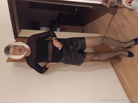 Mandywinger - Sissy in Sparkling Fishnets & Leather Shorts 💋