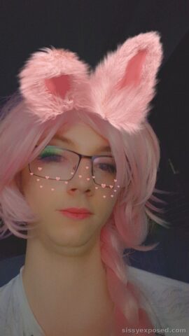 New here >.<
