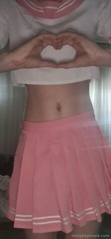 New here >.<