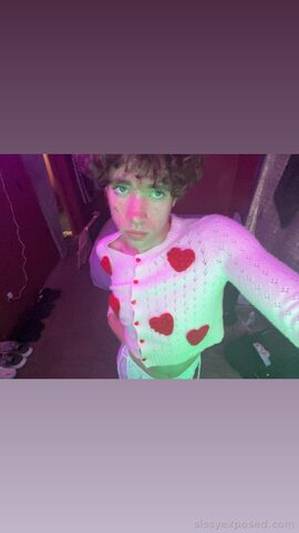How many like can this sissy get 😝
